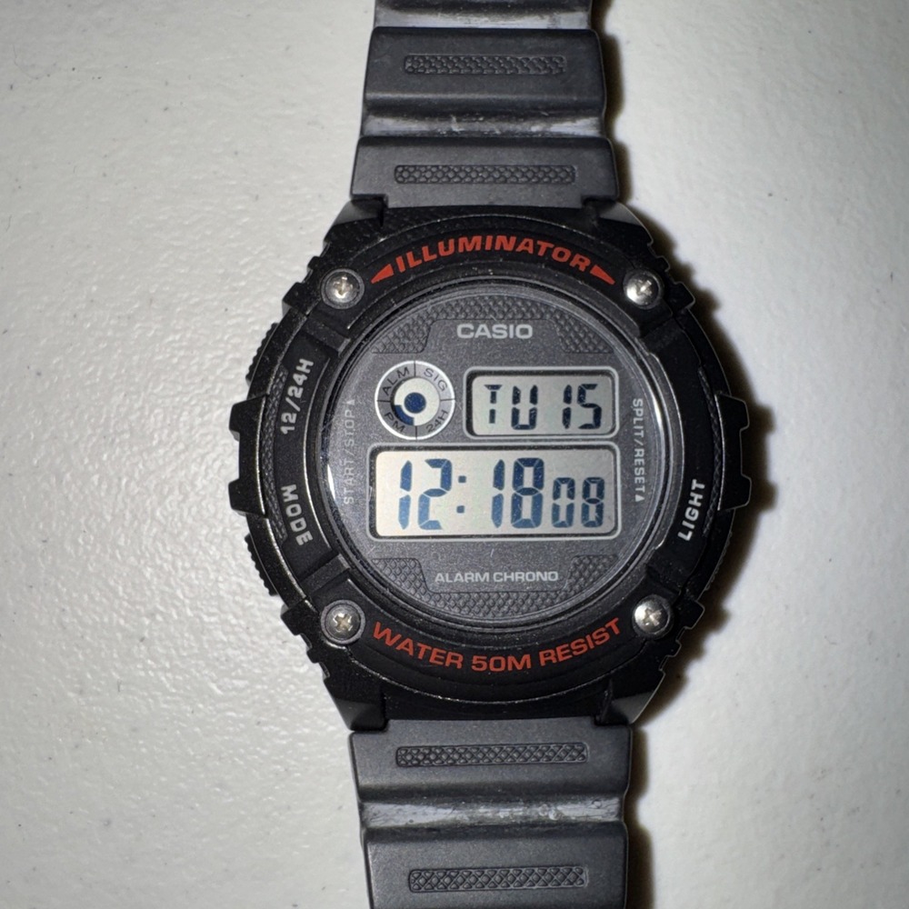 Casio W-216h Men's Digital Watch Illuminator